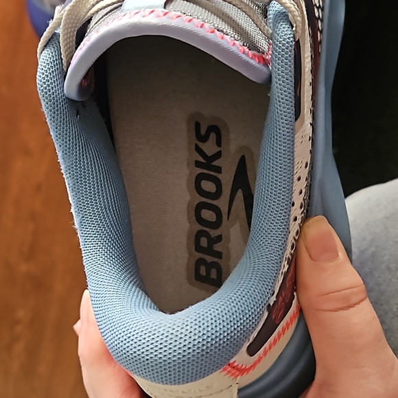 Brooks - Picture 5 of 7